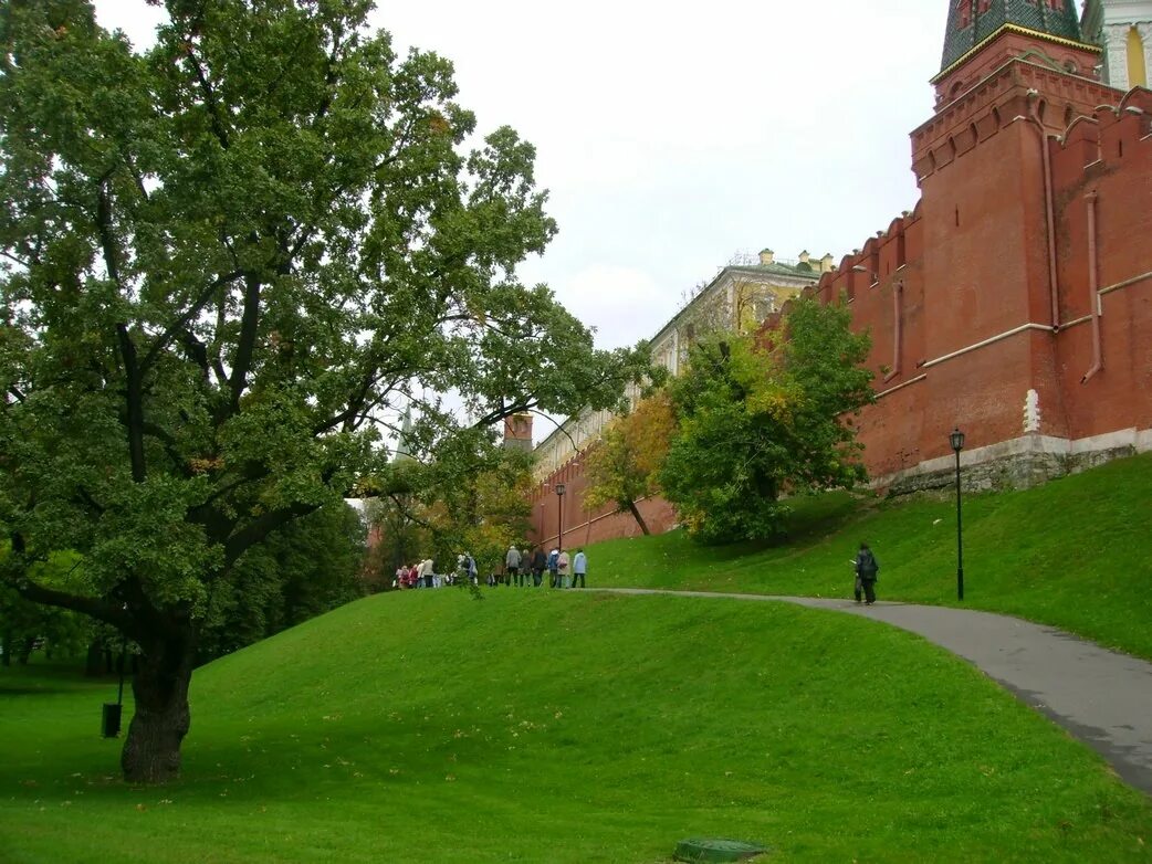 Боровицкий холм в москве. Боровицкий холм Московского Кремля. Кремль на Боровицком Холме. Москва река Боровицкий холм. Москва Боровицкая башня Боровицкий холм.