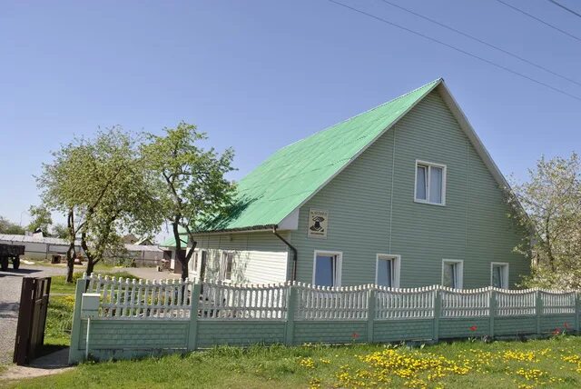 Домик на майской беларусь. Гродно. Садовый участок с домиком. Домик на майской беларусь. Деревенский домик весной.