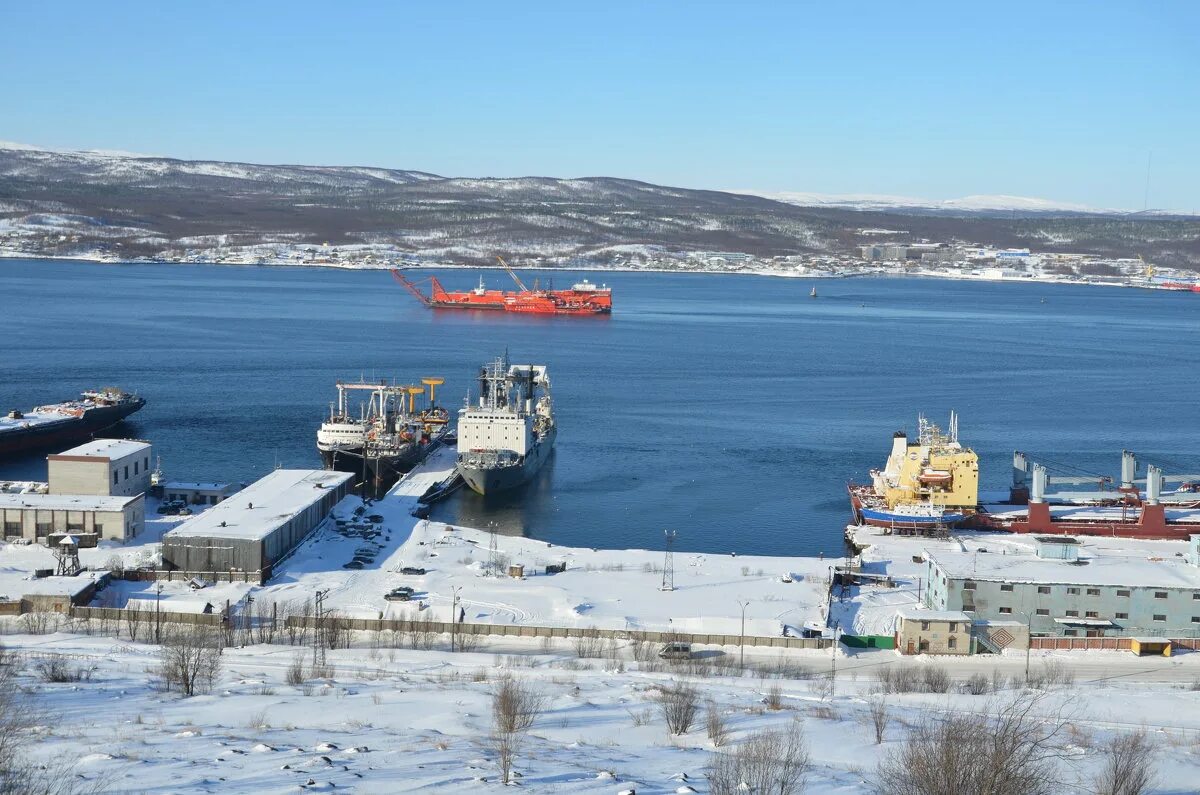 мурманск лапландия ,, наставники. мурманск кольский залив зеленый мыс. кольский залив порт мурманск. кладбище кораблей териберка северное сияние. незамерзающий город порт на кольском полуострове.