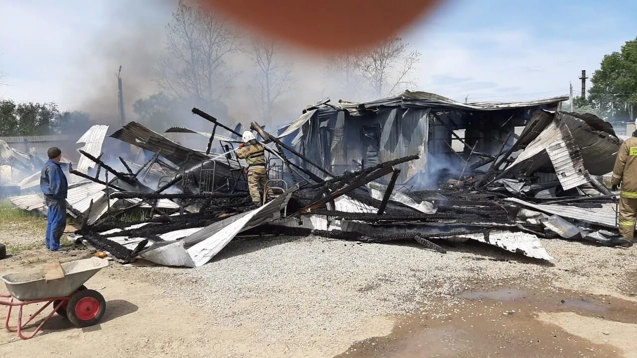 Чаши пожар. Пожар на складе дв Хабаровск 2016. Пожар Галкино 2. Хабаровск сгорели