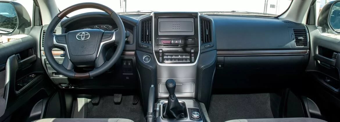Toyota land cruiser 200 2021 салон. тойота ленд крузер 200 1 рестайлинг салон. ленд крузер 200 2020 интерьер. Toyota land cruiser 200. тойота ленд крузер 200 комплектации.