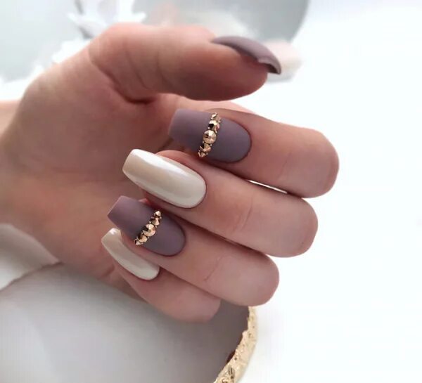 Алеся on Instagram: "◾ Стразы и бульонки "Gold Rose" от @crystalnails_belarus" N