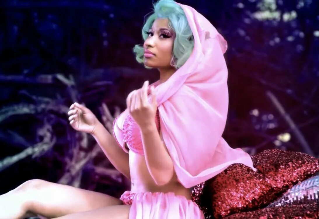 Nicki minaj starships. Ники Минаж звездолеты. Pink Friday Starship Ники Минаж. Nicki Minaj Roman.