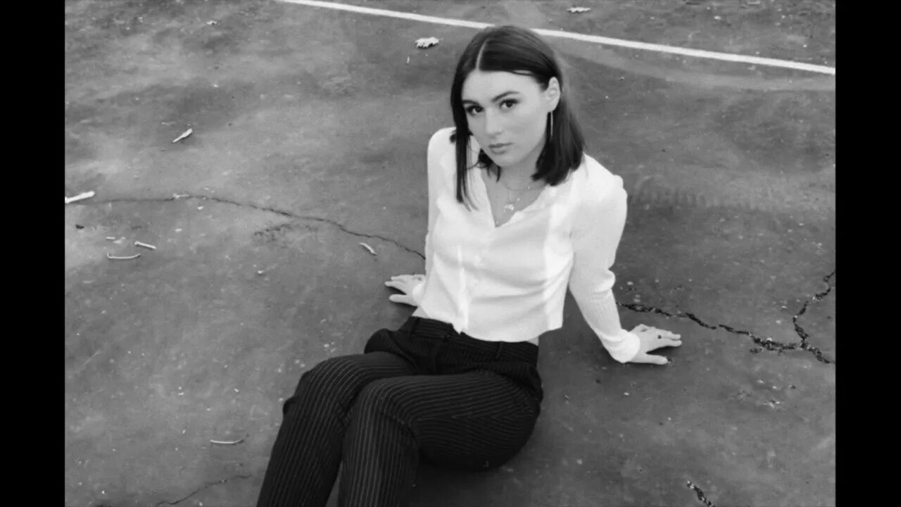 As the world caves in sarah cothran. Sarah Cothran. Sarahhjess фото. Sarah Cothran фото.