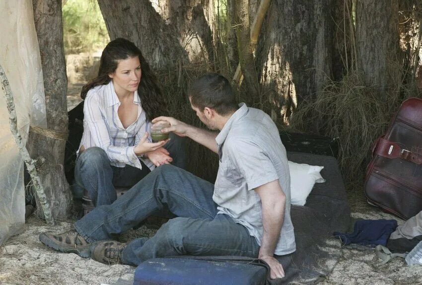 Сериал лост кейт и сойер. Остаться в живых сериал кейт и джек. Любовь останется в живых. Джулиет и сойер остаться в живых. Сериал лост кейт и джек.