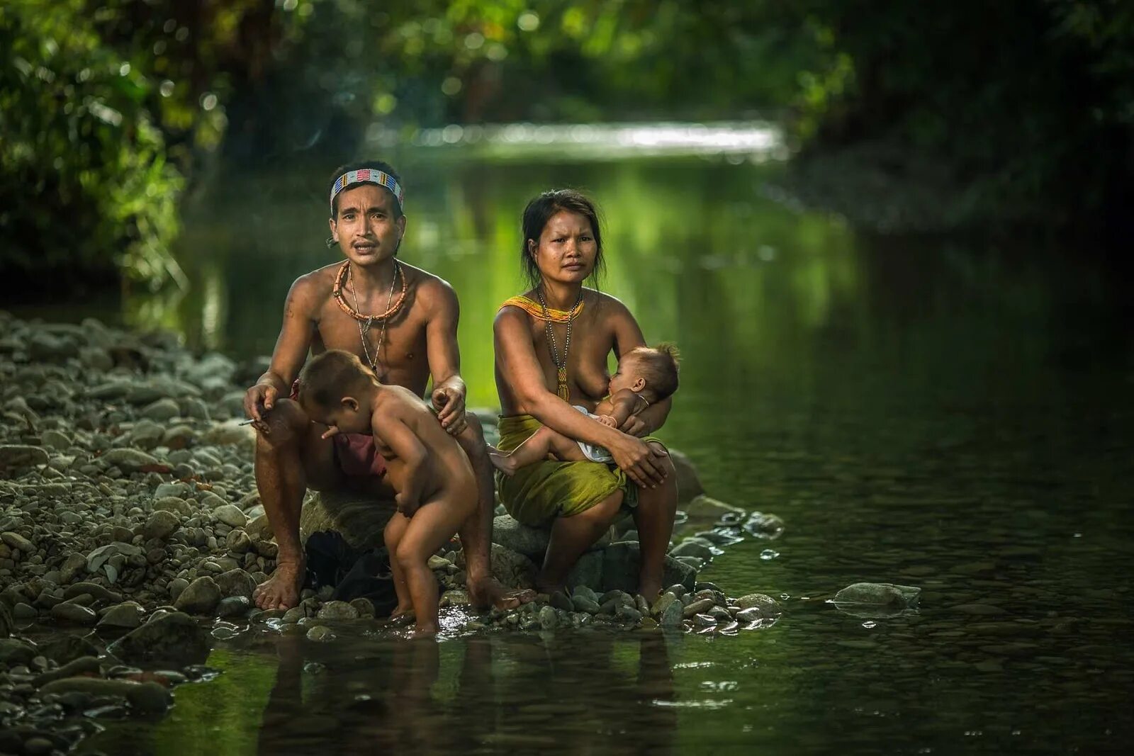 Племя Закаев остров Суматра. Ментавайские острова Индонезия. Коренной народ Индонезии. Джунглях живут люди