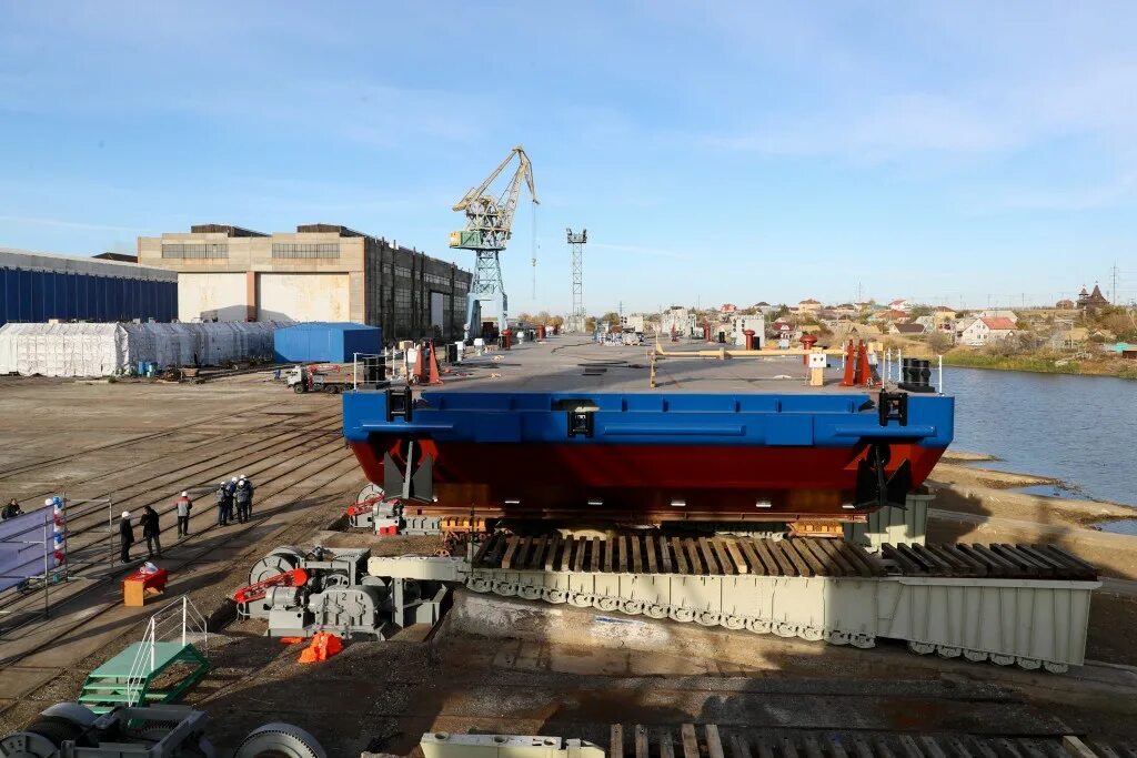 Астрахань верфь судостроительная. Судостроение судоремонт астрахань. Красные баррикады астрахань. Каменномысское море платформа. Южный центр судостроения и судоремонта красные баррикады.