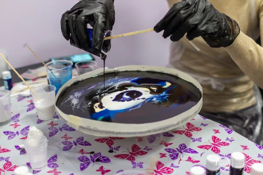 Эпоксидные мастерские. Техника resin art эпоксидная смола мастер класс. Эпоксидные мастерские. Эпоксидные мастерские. Эпоксидные мастерские.