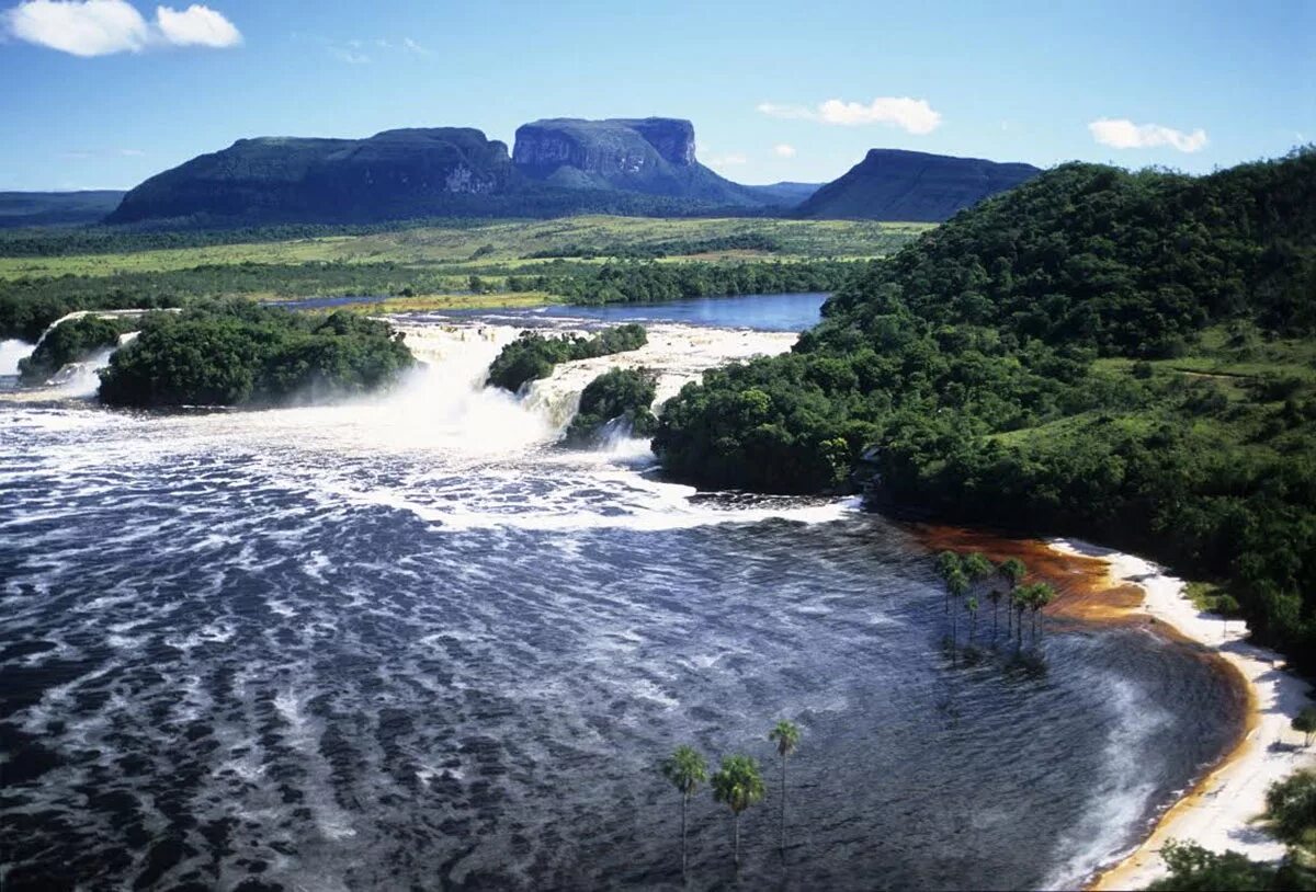 Природные особенности венесуэлы. Нац парк Канайма Венесуэла. Лагуна Канайма в Венесуэле. Парк Канайма Южная Америка. Тепуи. Национальный парк Канайма в Венесуэле.