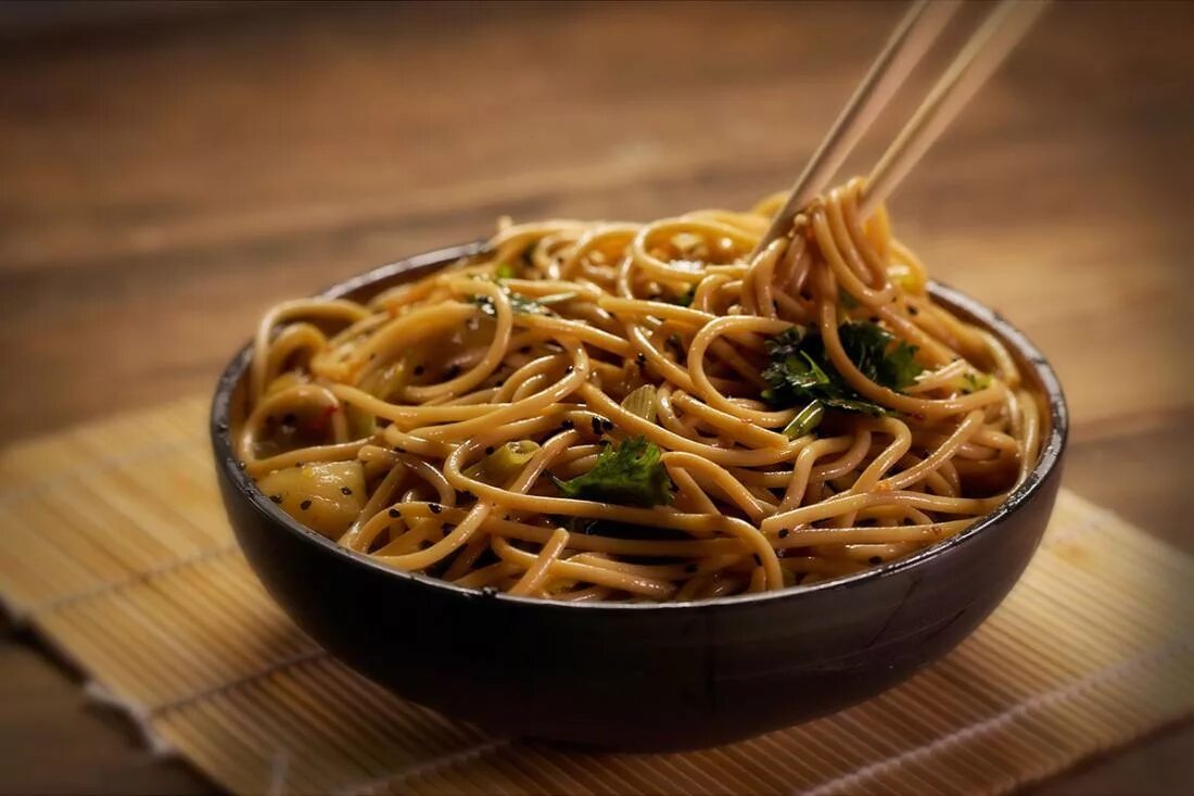 Соба еда. Японская гречневая лапша соба. соба удон рамен. soba noodles япония. лапша нудл японская.