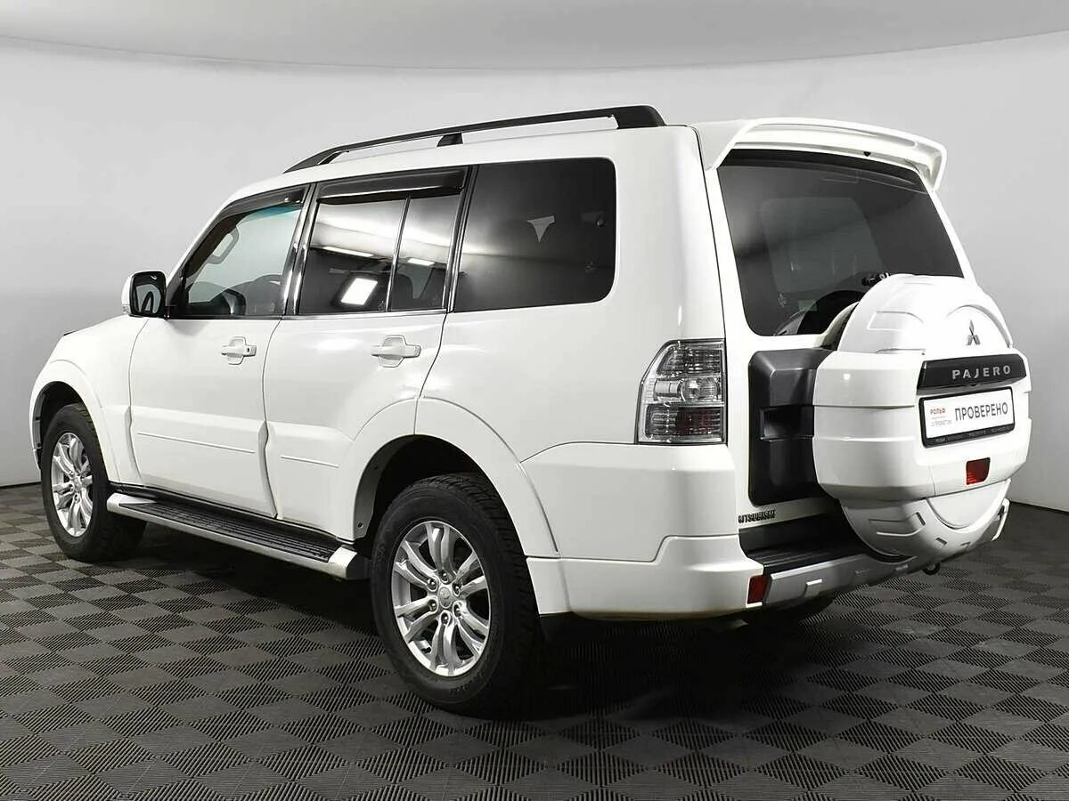 Купить машину паджеро. Mitsubishi Pajero 2013. Мицубиси Паджеро 4 2013. Мицубиси Паджеро 2013 года. Mitsubishi Pajero IV Рестайлинг 1 ,2013.