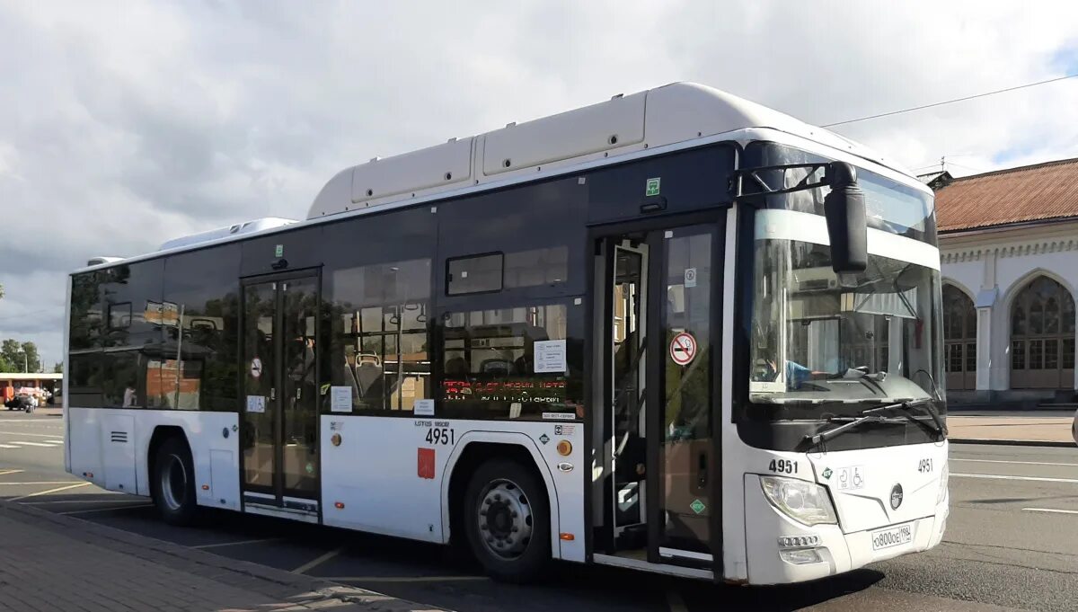 Автобус 353 петергоф. Транспорт спб 2025. автобусные компании россии. автобус 25. новые автобусы в питере.