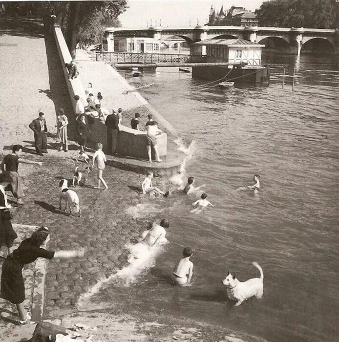 Купание ретро. Пляжи 19 века. Купание 1930. Детский пляж ретро. Купаются ретро