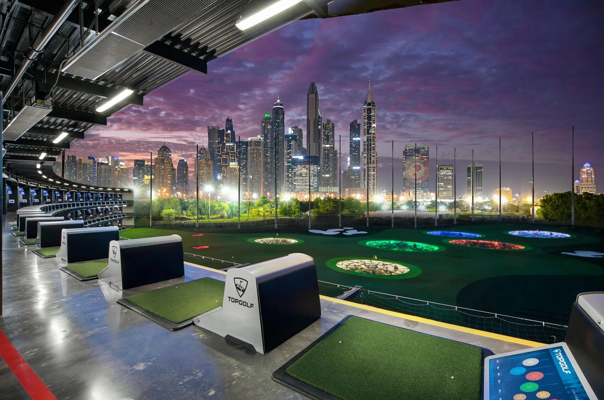 Потом в дубае 2024. Topgolf Dubai. Top Golf Dubai. Гольф стадион Дубай. Дубай Hills Golf Club.