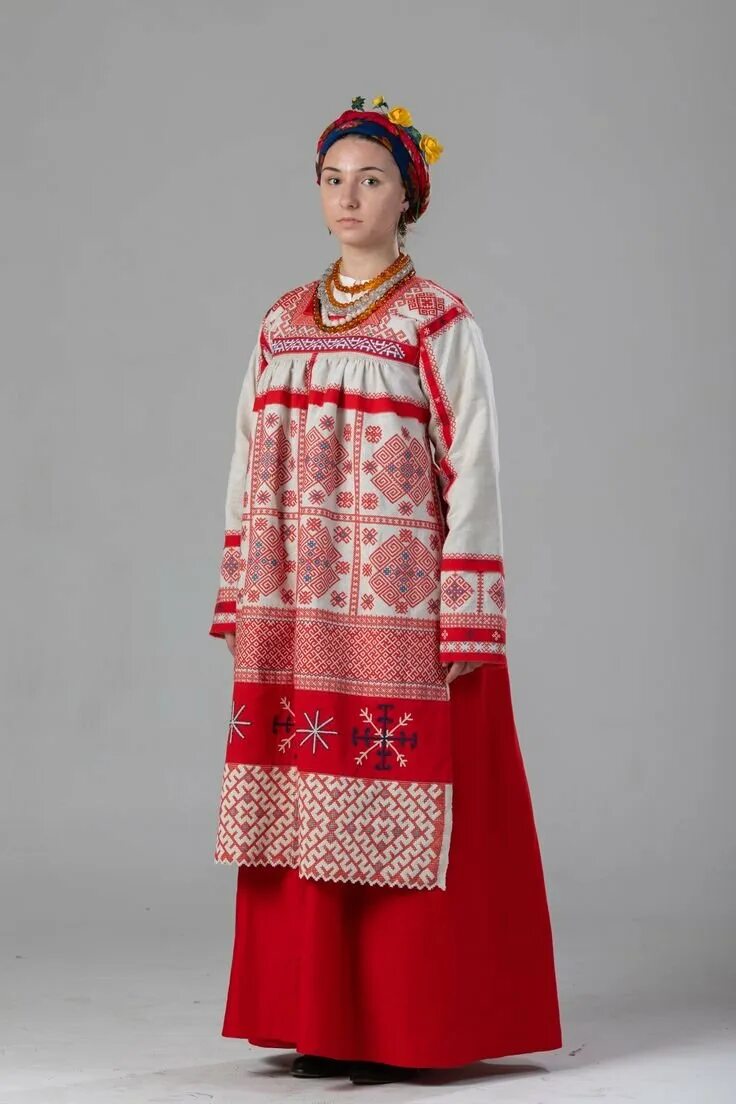 Традиционный русский костюм. Традиционные русские наряды. Русский национальный костю. Русский народный костюм. Традиционный русский костюм.