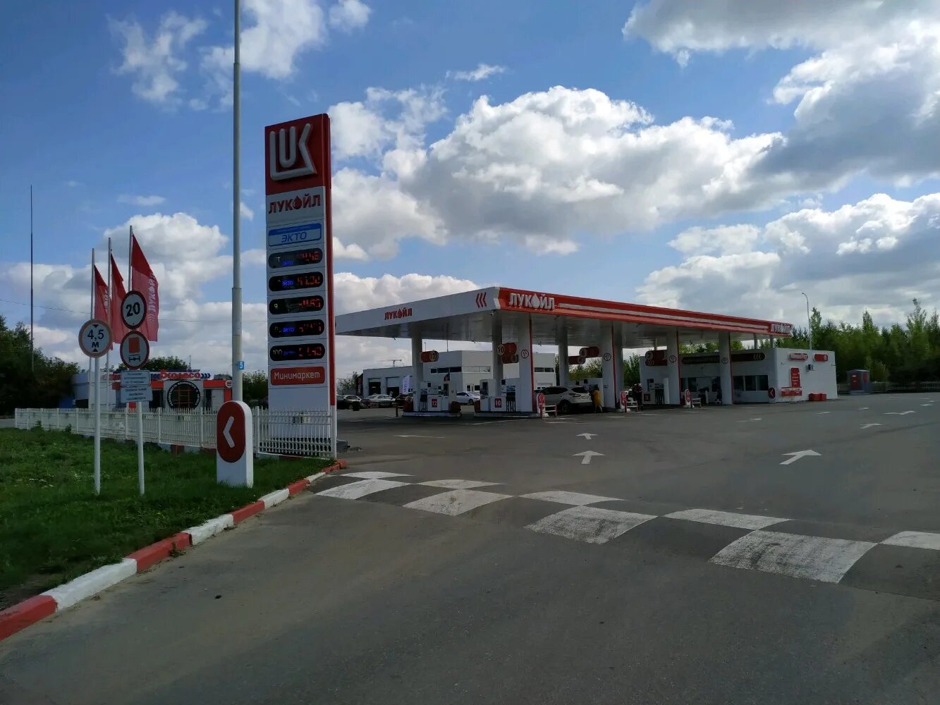 азс лукойл казань. заправка лукойл 16115 сверху. лукойл в германии. лукойл, казань, проспект победы. сибирский тракт лукойл.