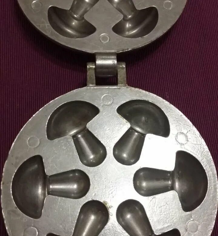 Форма для выпечки ссср. Советские формочки для выпечки. Советские формочки для выпечки. Советская форма для выпечки печенья ссср олимпийский мишка. Форма для выпечки ссср.