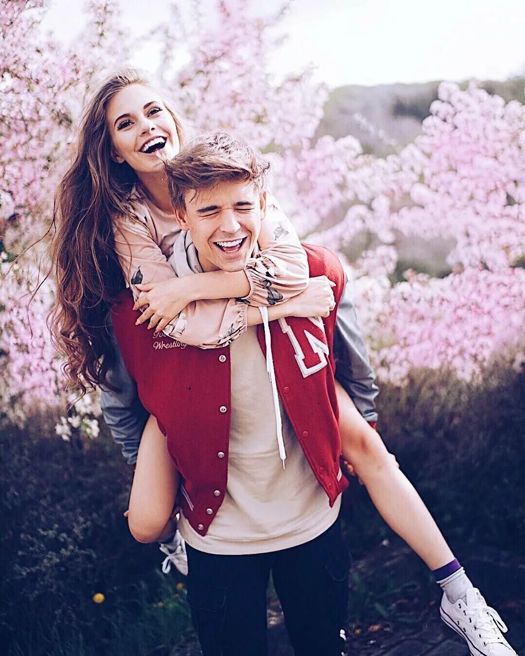 Брат парня девушки. Парень и девушка подростки. Брат парня девушки. Парочка подростков. Братья я девочка.