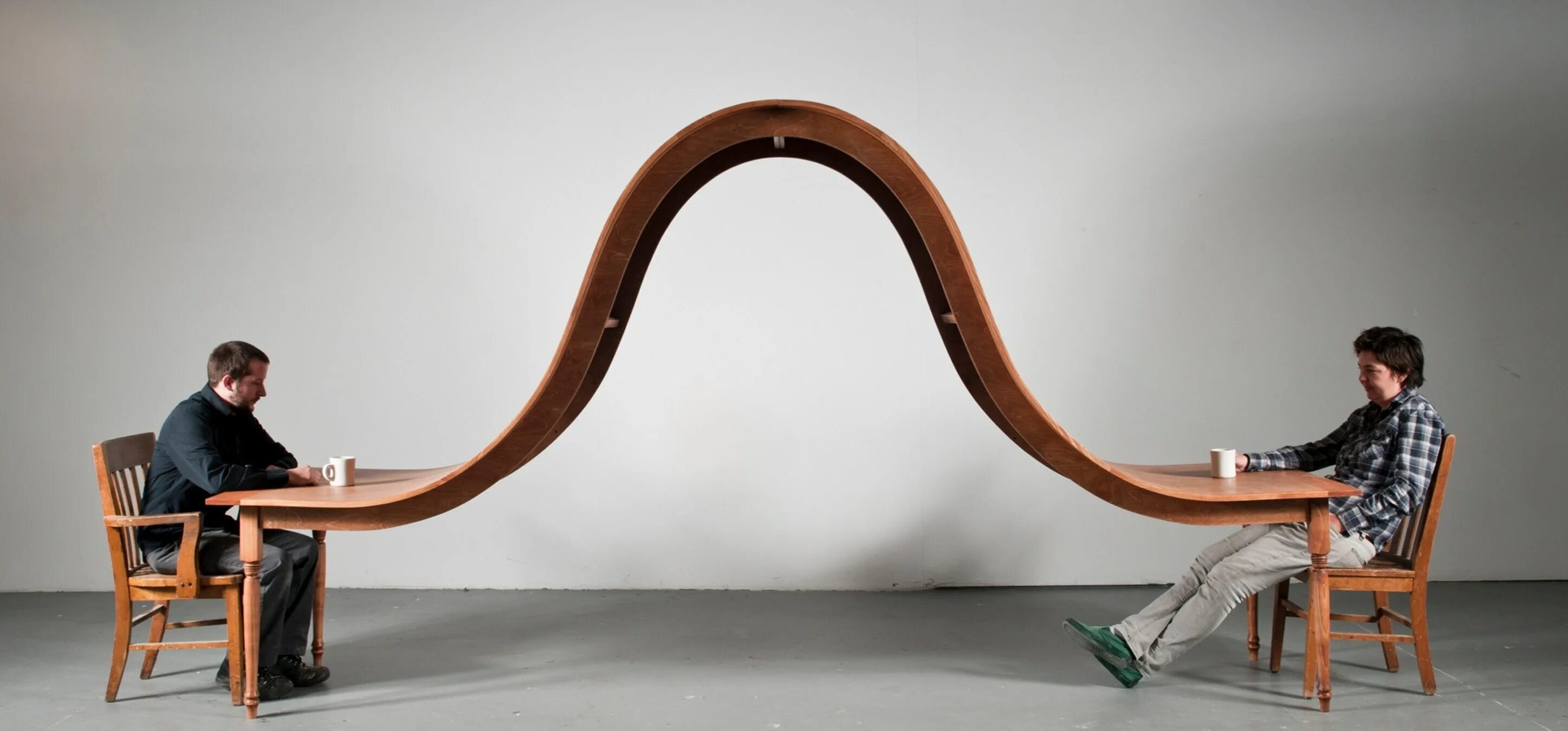 Скульптуры Майкла бейтса столы. Необычная дизайнерская мебель. Необычные дизайнерские решения. Безумные вещи