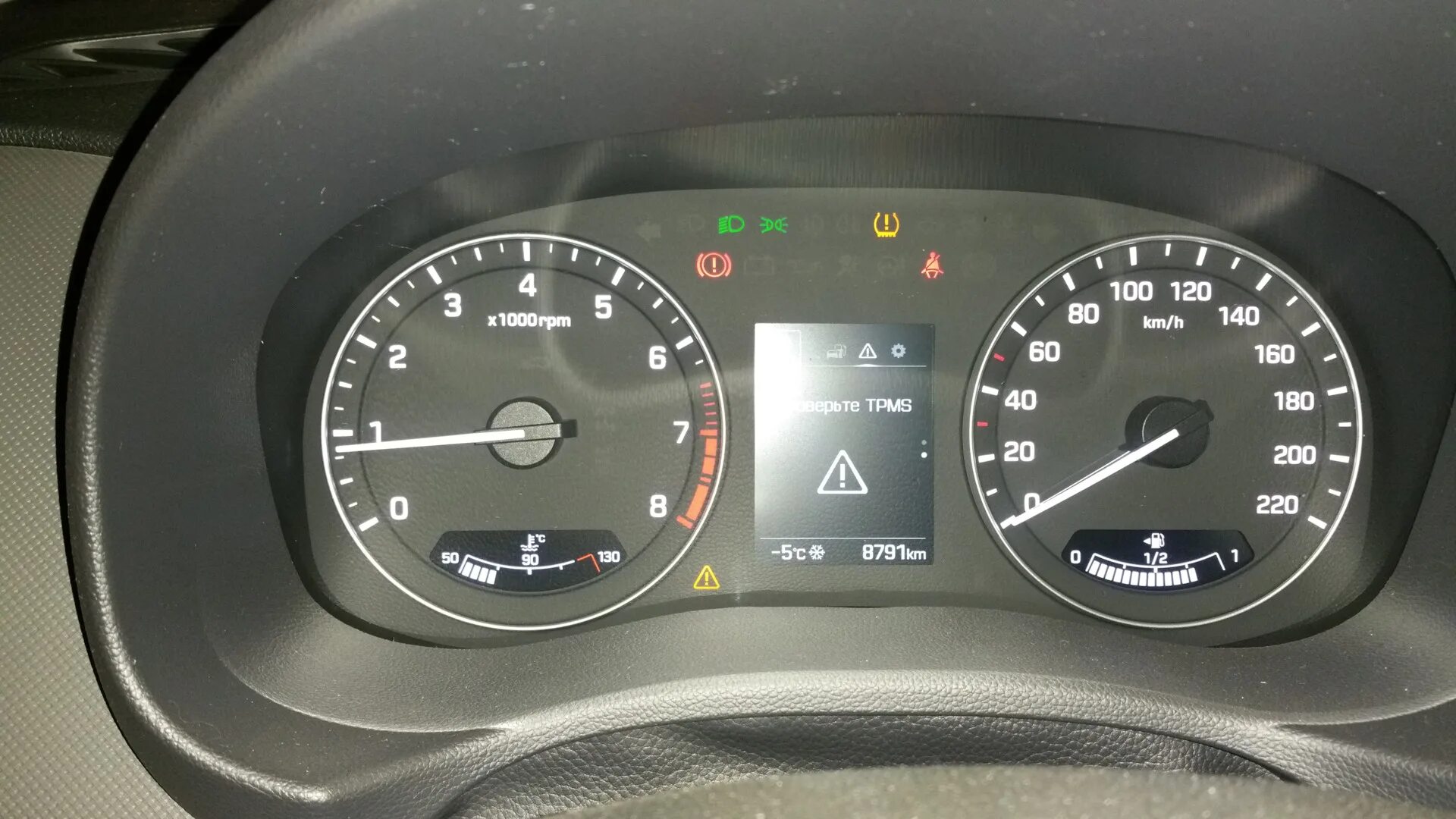 Сброс ошибки tpms. Ошибка tpms hyundai creta. хендай крета клапан давления топлива. сброс датчика шин крета. хендай крета ошибка датчика шин.
