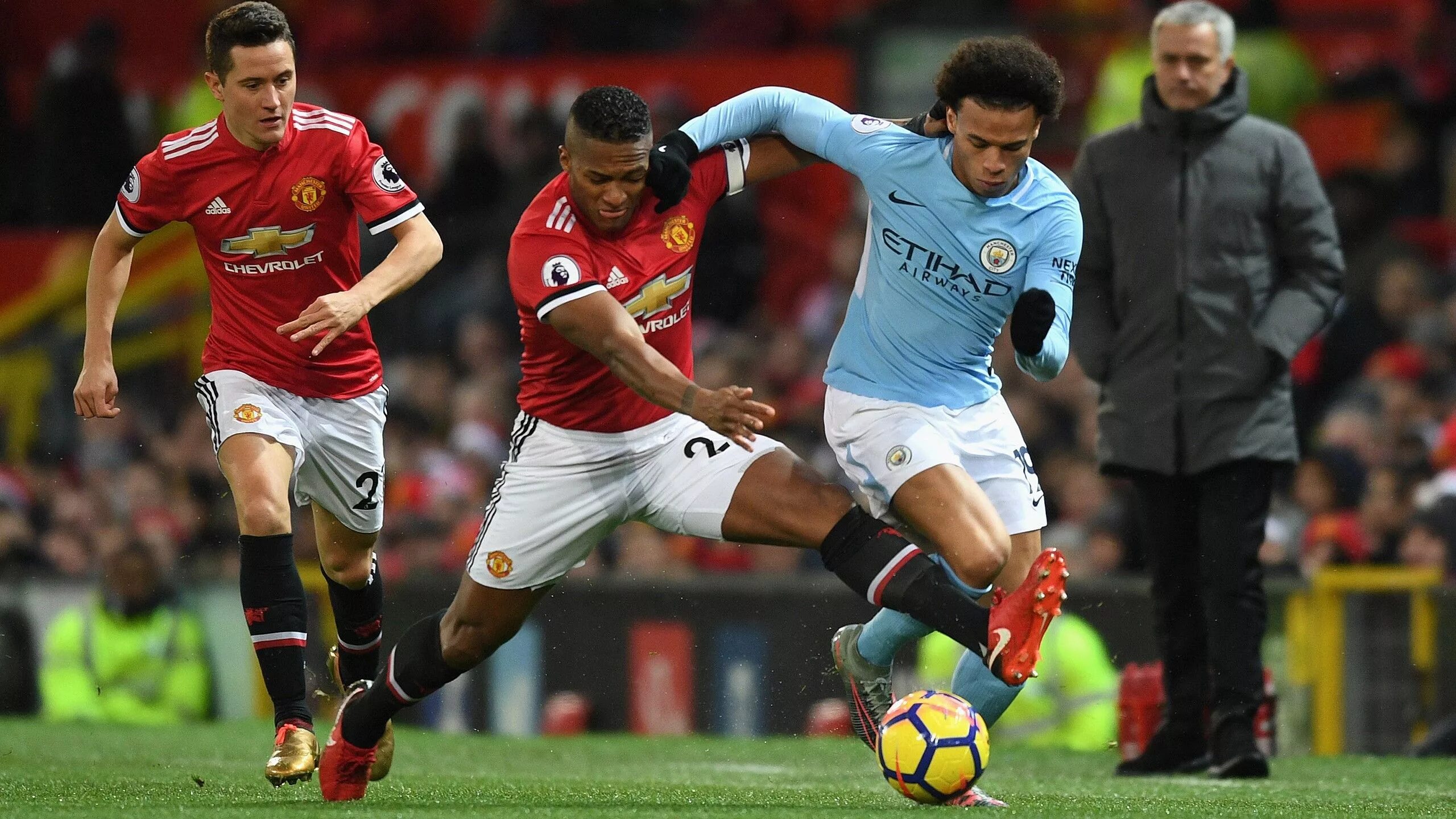 Манчестер юнайтед манчестер сити 2-1. Ман сити против ман юнайтед. Матч манчестер юнайтед и сити. Манчестерское дерби история встреч. Манчестер юнайтед манчестер сити.