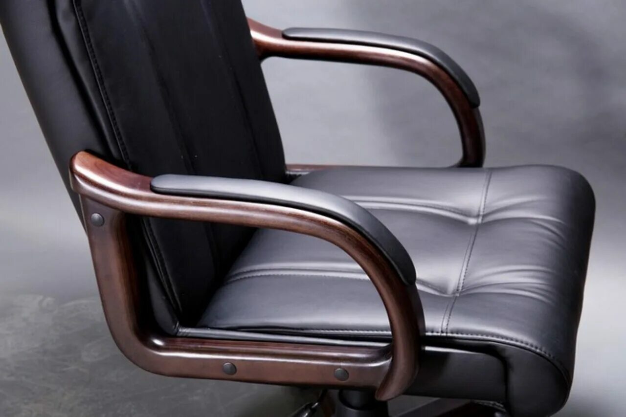 Кресло chairman 406. Кресло руководителя кожа с подлокотниками. Кресло руководителя с деревянными подлокотниками. Кресло для руководителя bonn. Кресло кожаное dallas 2216с.