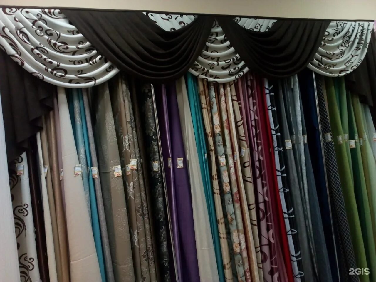 салон штор воронеж. шторы комбинированные из двух цветов с бахромой. салон штор воронеж. магазин тканей. магазин шторы уржум.