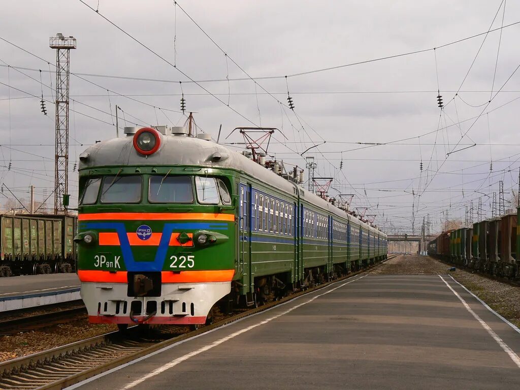 Электропоезд тогучин. Эр1-1122. Эр9м-4008 РЖД. Эр9мк 570. Эр2 1225.