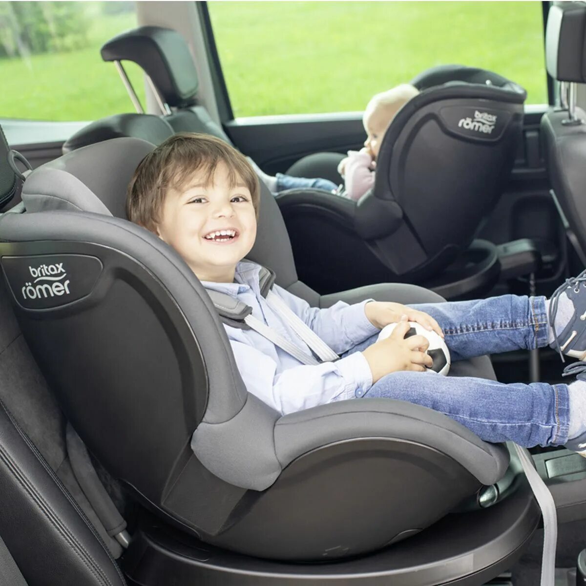 Против хода. Автокресло группа 0/1 (до 18 кг) Britax Romer Max-Fix II Isofix. Dualfix m i-Size Black Ash. Автокресло Romer Britax Dualfix с ребенком. Автокресло группа 1 (9-18 кг) Global Kids 1021a Isofix.