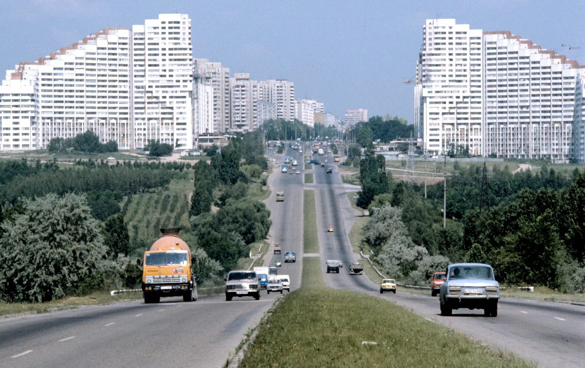 Кишинев СССР. Ворота города Кишинев. Кишинёв в 80. Кишинев Молдова ботаника.