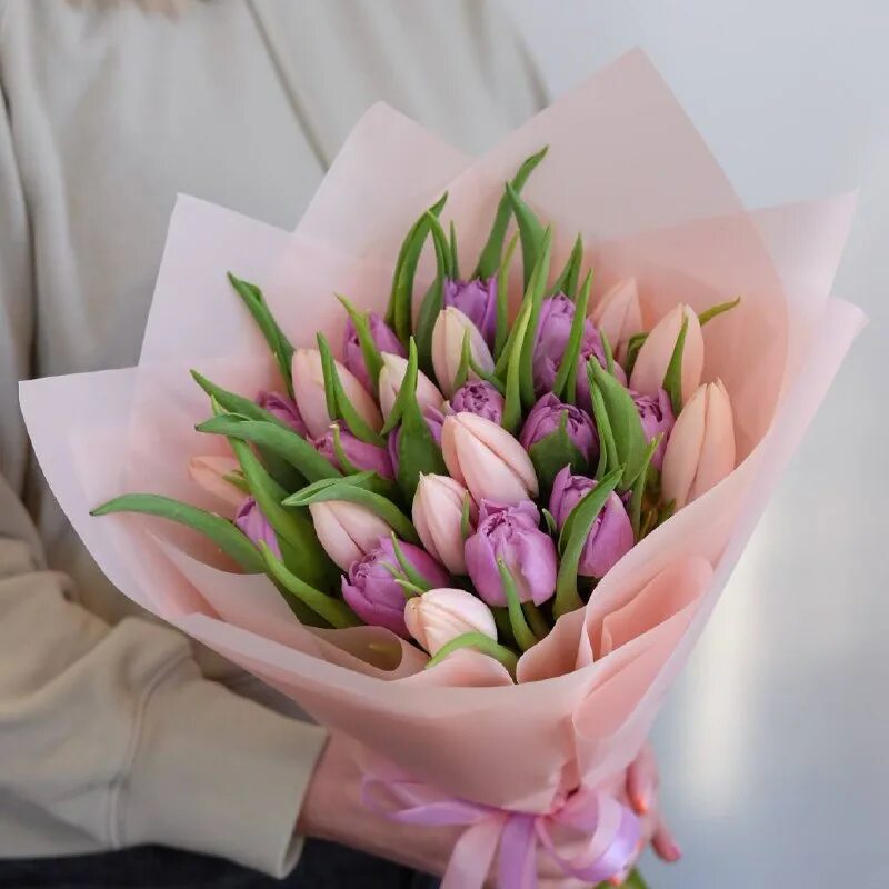 красивые подаренные тюльпаны. сколько тюльпанов подарить на 8. сколько тюльпанов подарить на 8.