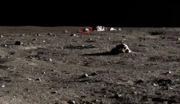 Про луну инопланетяне. Странные находки на луне. Инопланетяне на луне. Снимки инопланетян на луне. Город на луне фото.