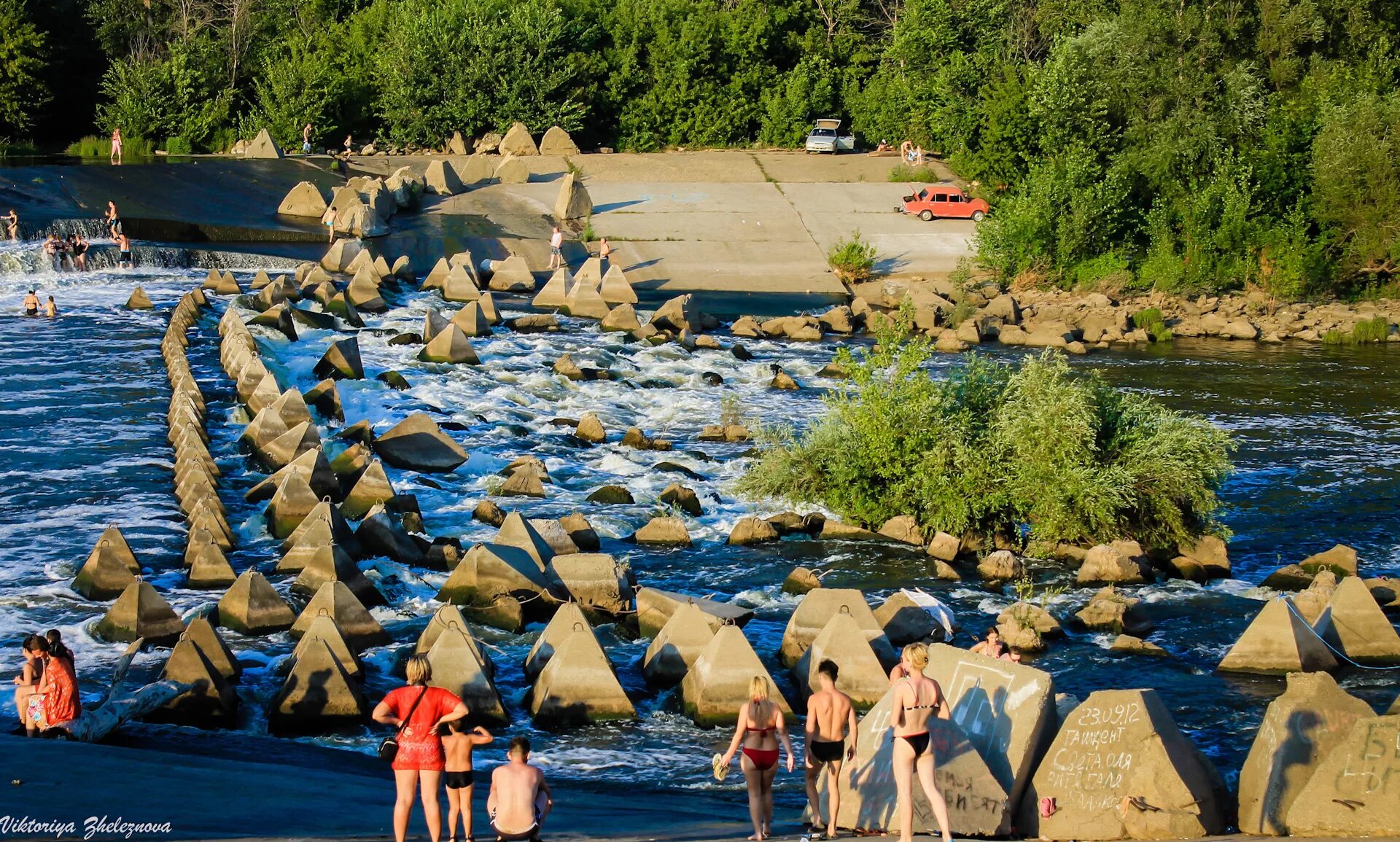 Водопады саратовской. Балаково водопады на Иргизе. Иргизские водопады Саратов. Иргиз Саратов водопад. Переливная плотина Иргиз.