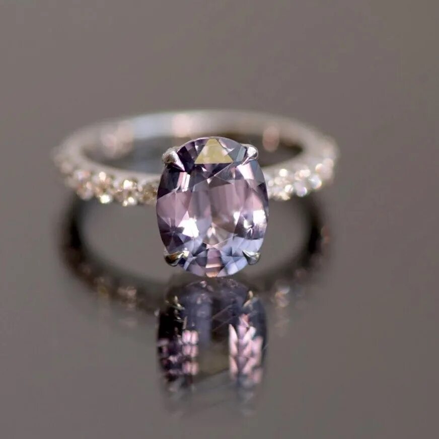 Что такое шпинель в ювелирных. Моисейкин шпинель. Шпинель антик. Сапфир шпинель. Шпинель камень.