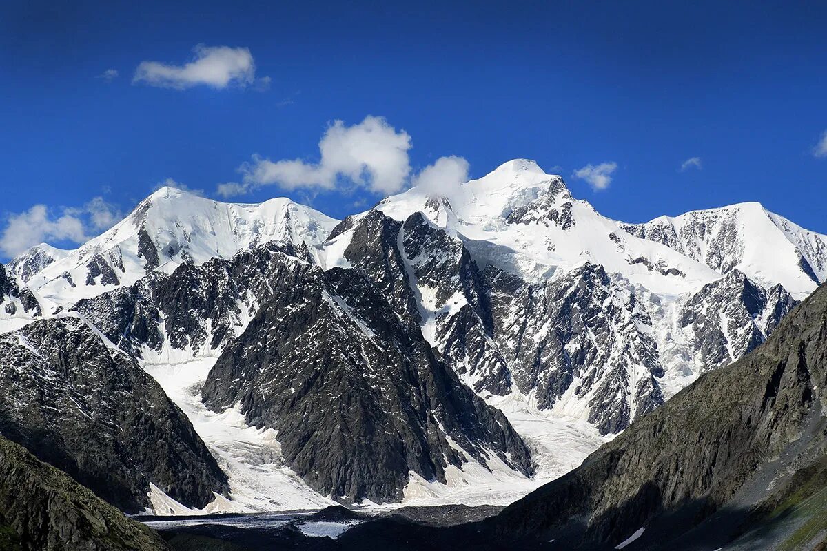 Самая высокая вершина сибири гора. Белуха горный Алтай. Гора Белуха. Алтай высочайшая вершина: Белуха. Гора Белуха Алтайский край.