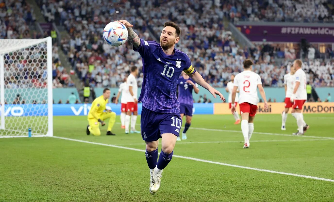 Тьерри анри сборная франции. Сборная швейцарии футбол 2021. Лионель месси аргентина 2022. Футбол чемпионат 1 8. Футбол чемпионат 1 8.