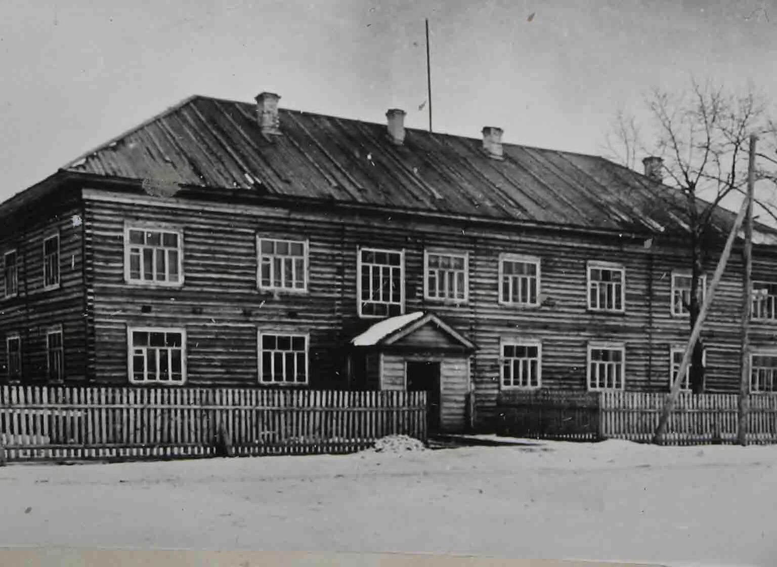 Фотография школы дома. Сайт школы 1 Урень Нижегородской области. Старый вокзал Урень Нижегородская область. Город Урень 2 школа. Дом пионеров Яренск.