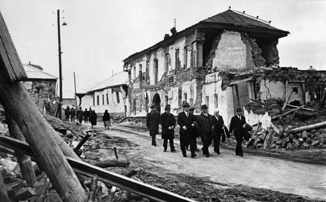 Области землетрясение в дагестане. Землетрясение в Дагестане 1970. Землетрясение в Махачкале 1970. Дагестанское землетрясение 1970 года. Землетрясение 1970 года в Дагестане.