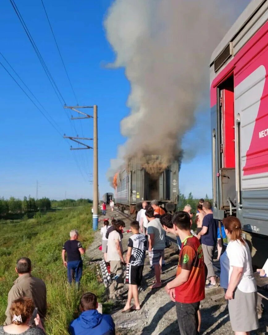 24 августа поезд. Пожар в пассажирском поезде новый уренгой 24.06.2025. сгоревшие поезда пассажирские.