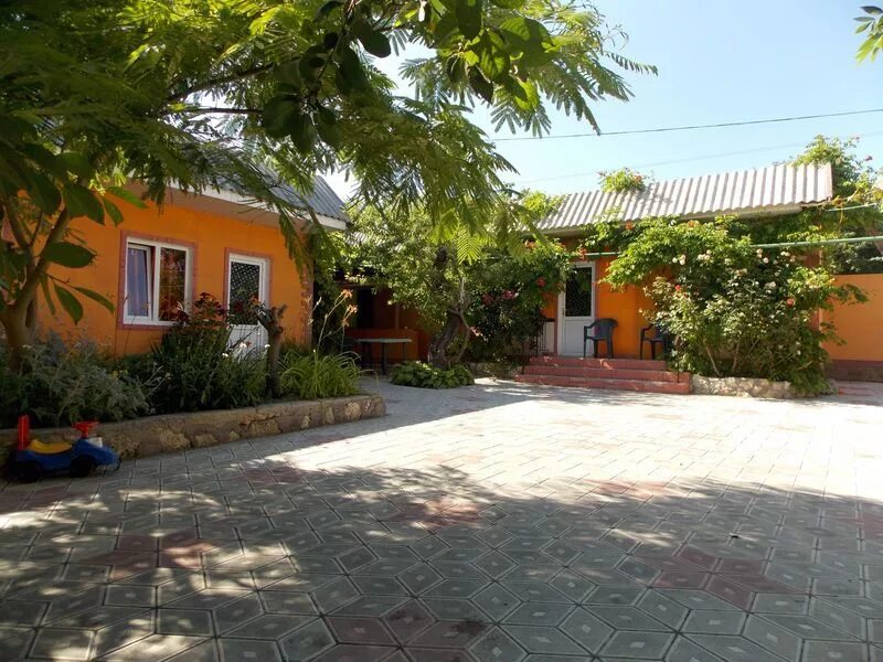 Жилье на море без посредников от хозяина. Короленко 5. Бердянская 63. Хостел азовский ейск. Адлер ул короленко.