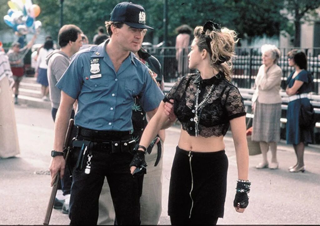 Ищу сьюзен. Отчаянно ищу сьюзен 1985. Ищу сьюзен. Rosanna arquette 1985. Madonna desperately seeking susan.