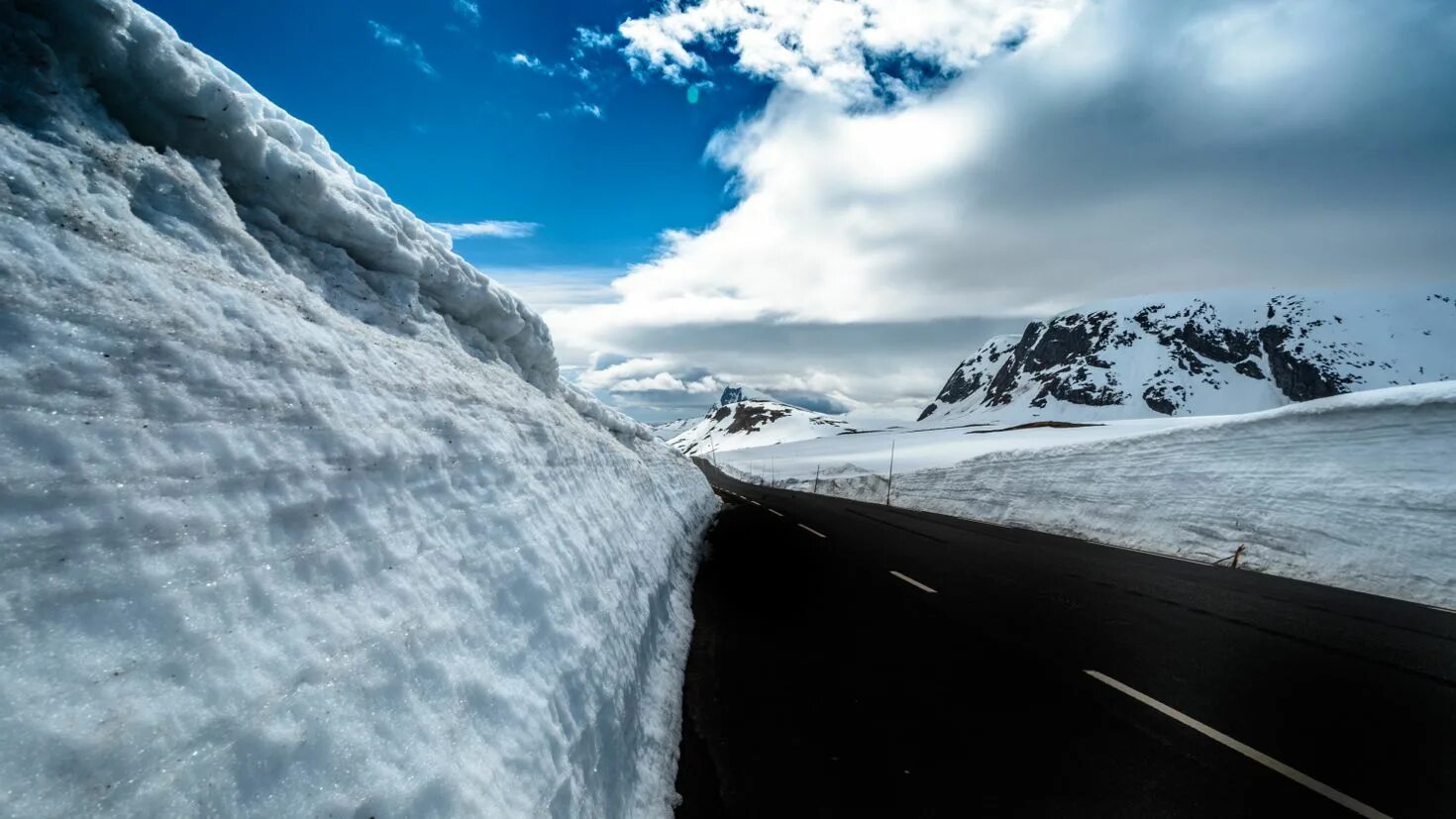 Почему на горе снег. Королевство агидель волшебство в башкирских. Снежные горы. Снежный склон. Почему на горе снег.