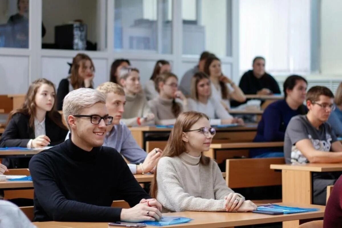Студенты 27. Школа лидерства. студентов и молодых. студент. мобилизованные студенты.