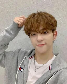 Почему ушел из группы stray kids