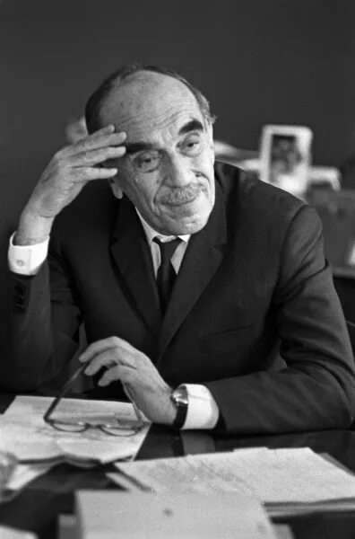 Ни семенов. Нобелевский лауреат. Н н семенов химик. Н н семенов химик. Н н семенов химик.