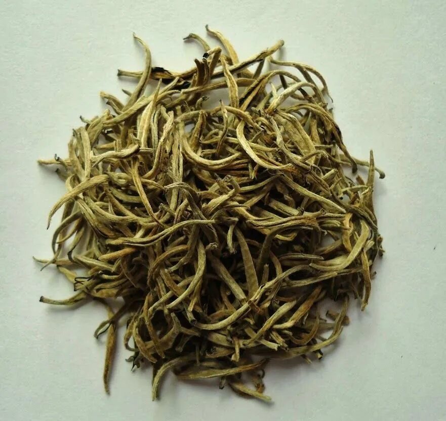 Silver tips. Белый чай на цейлоне. белый цейлонский чай. silver tips чай шри ланка. белый чай шри ланка.
