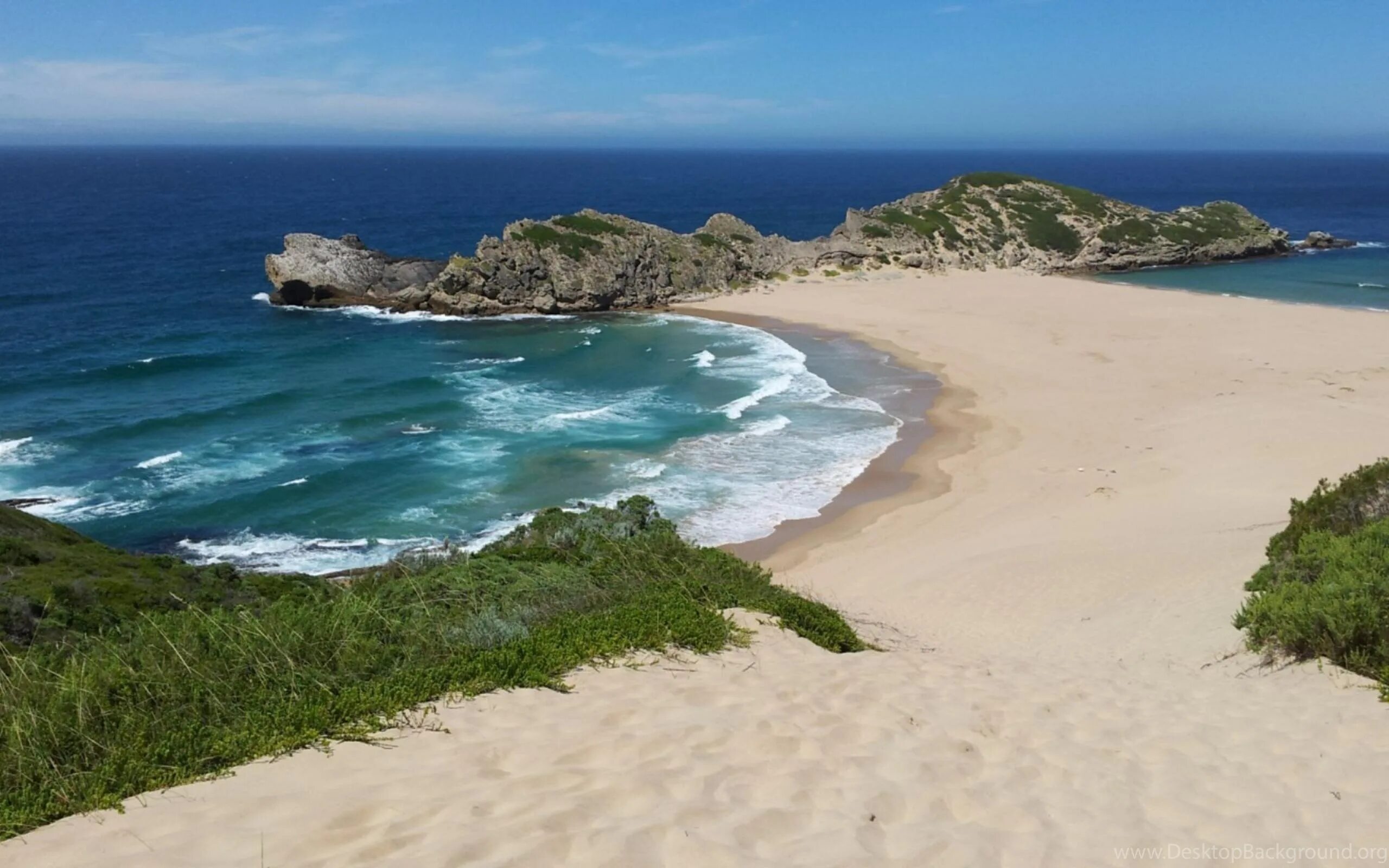 Океан омывающий западные берега. Robberg nature Reserve. Побережье ЮАР. Побережье Африки. Южное побережье Африки.