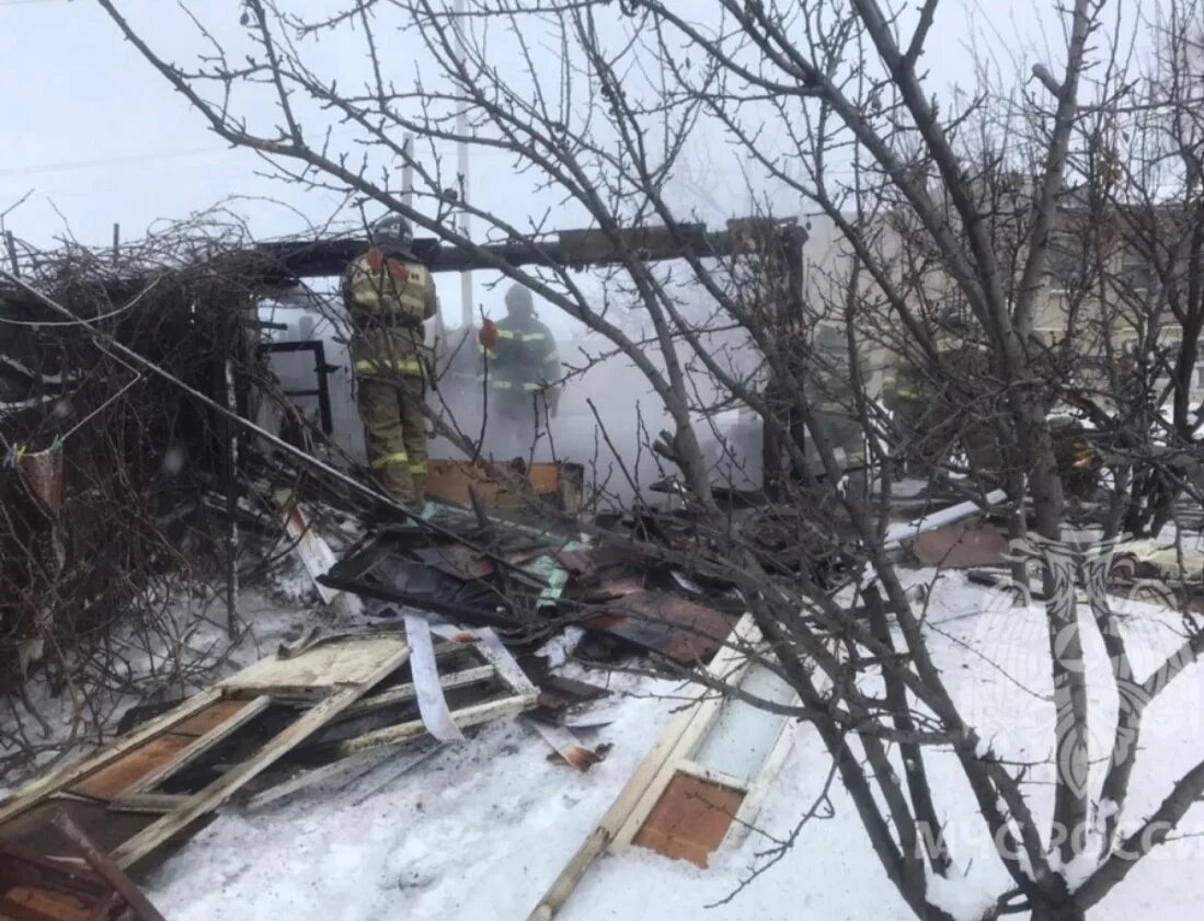 В подмосковье сожгли мальчика. Пожар в д. Мальчик которого сожгли в раменском. Сарай внутри. Пожар в дубовой роще.