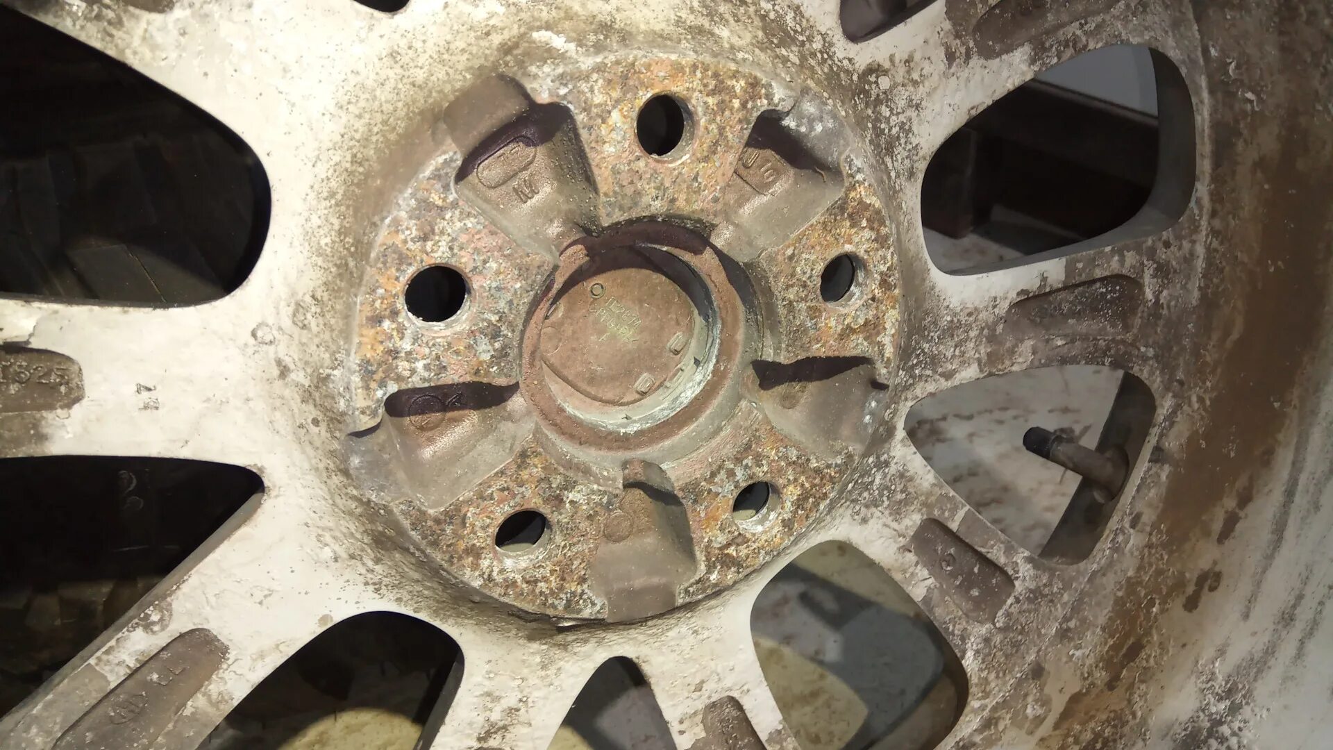 Плоскость диска. Плоскость диска. Плоскость диска. Привалочная плоскость диска колеса. Зазор между ступицей и диском.