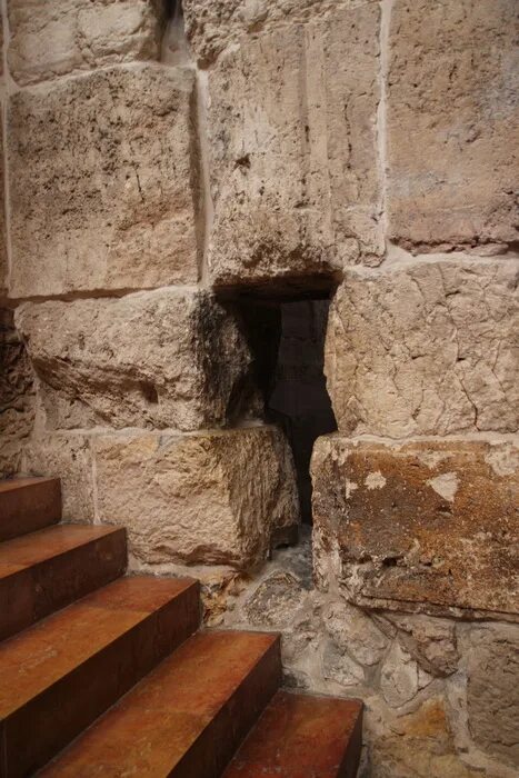 Иерусалим врата игольные уши. Ворота игольное ушко в иерусалиме. Игольные уши в иерусалиме. Игольные уши в иерусалиме фото. Верблюду пройти сквозь игольные уши.